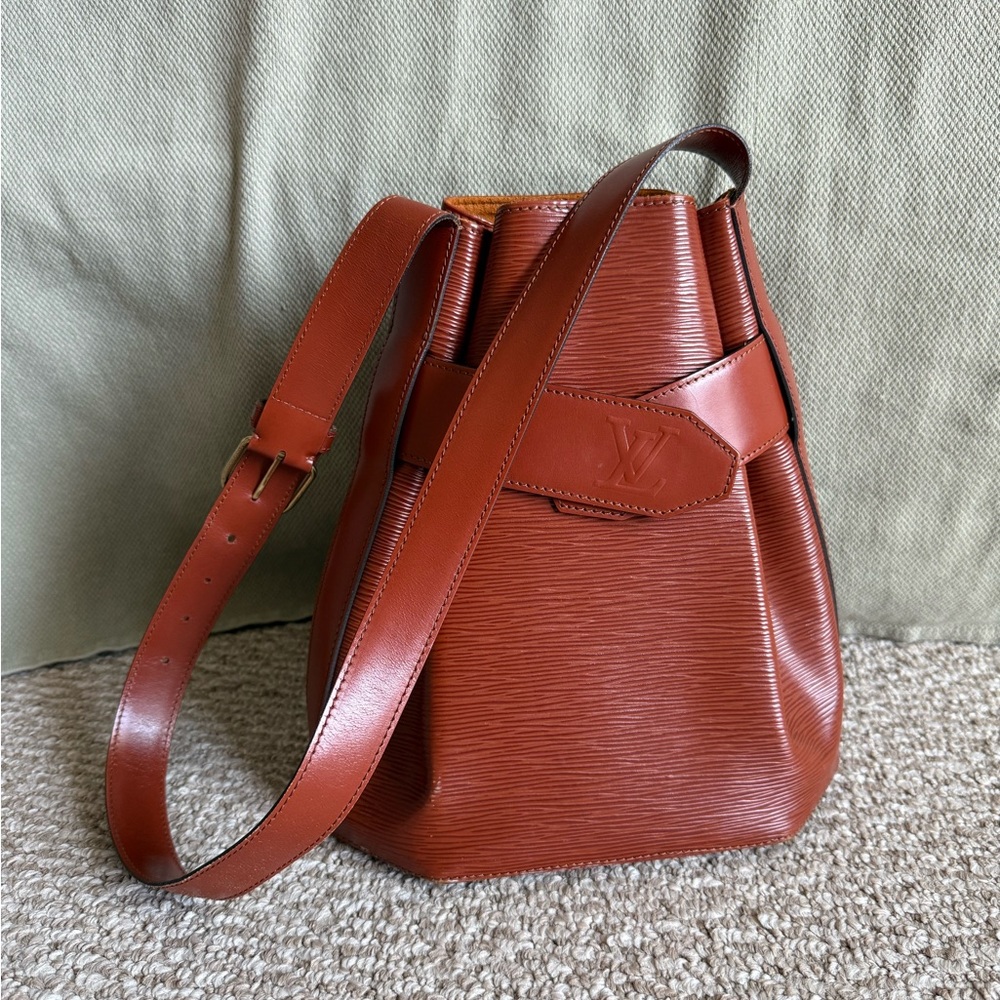 Louis Vuitton vintage brown epi leather bucket bag